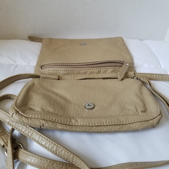 Kenneth Cole Reaction Adjustable Strap Crossbody - Picture 3 of 5